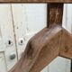 Valet en bois patiné