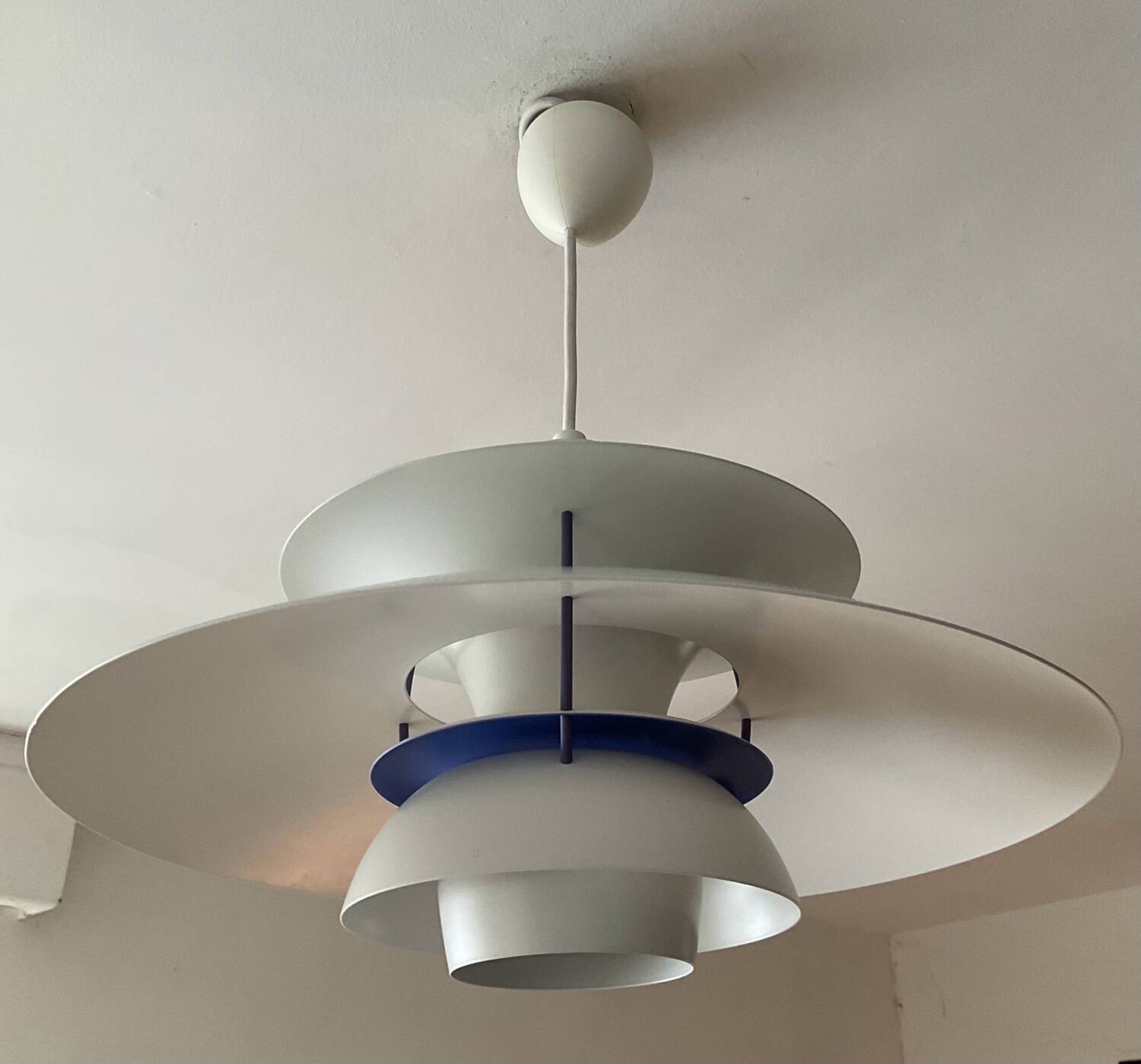 Suspension PH5 Louis Poulsen par Poul Henningsen