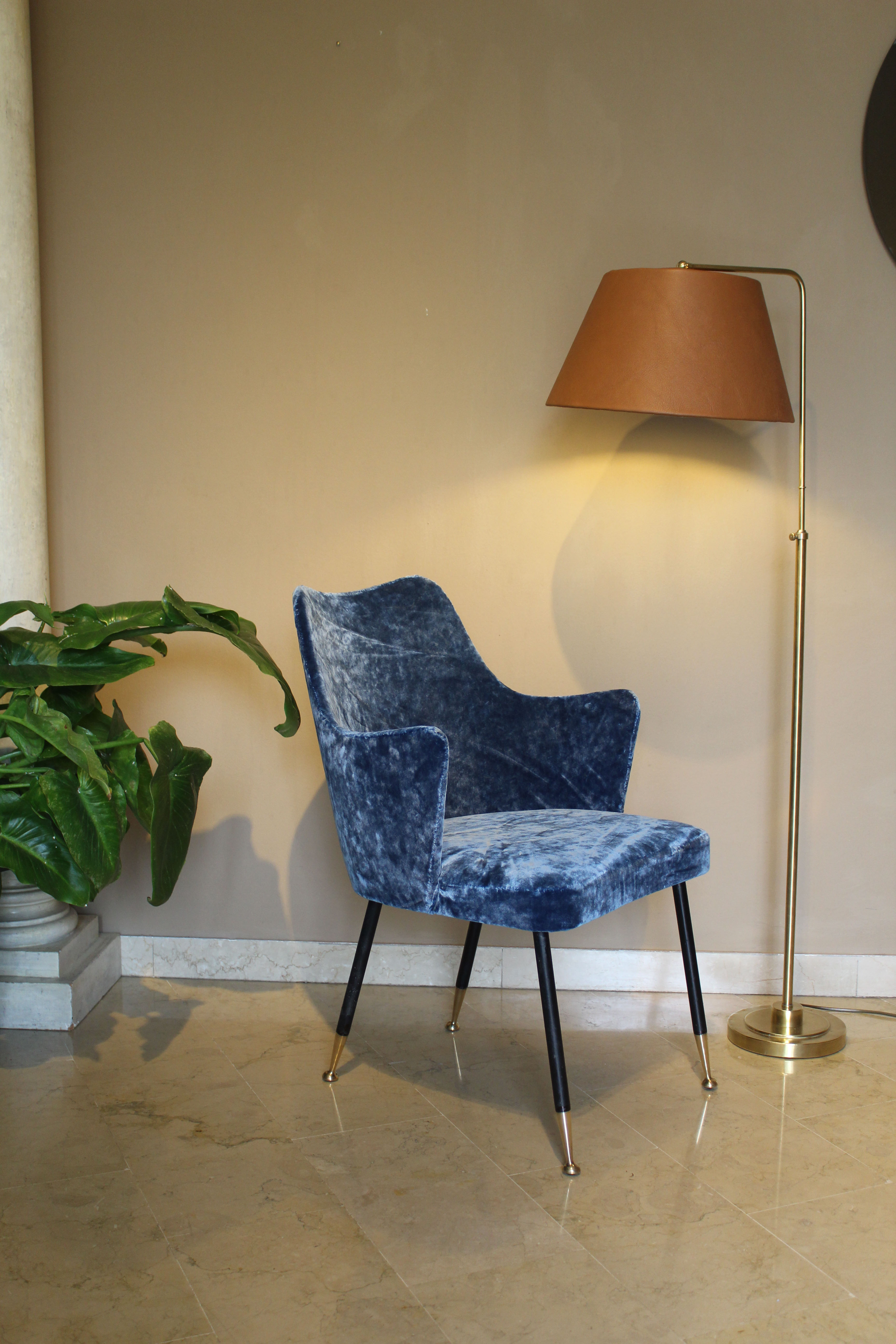 Armchair in blue velvet, Italy 1950s