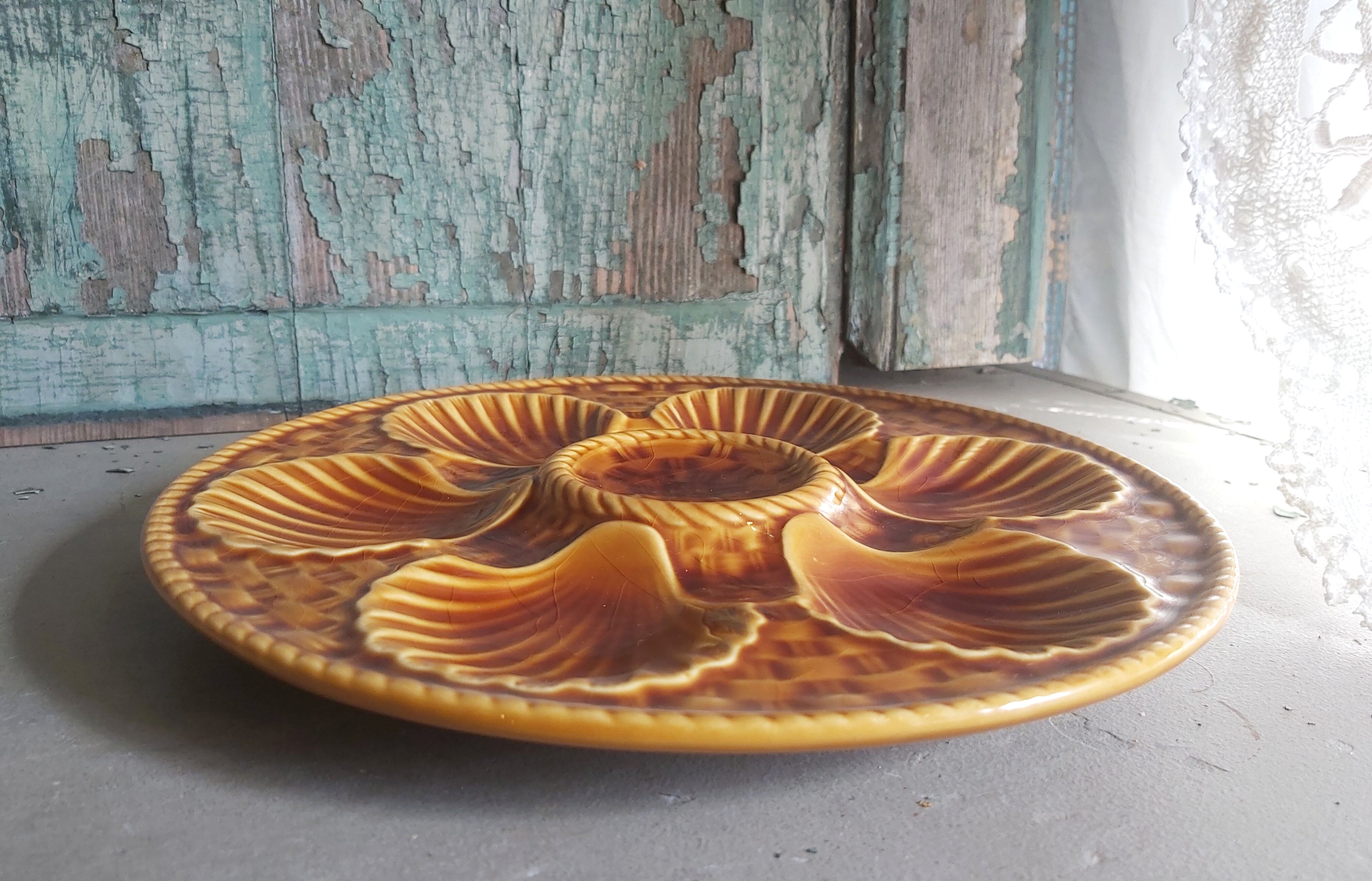 Vintage french oyster plate in majolica from Longchamp