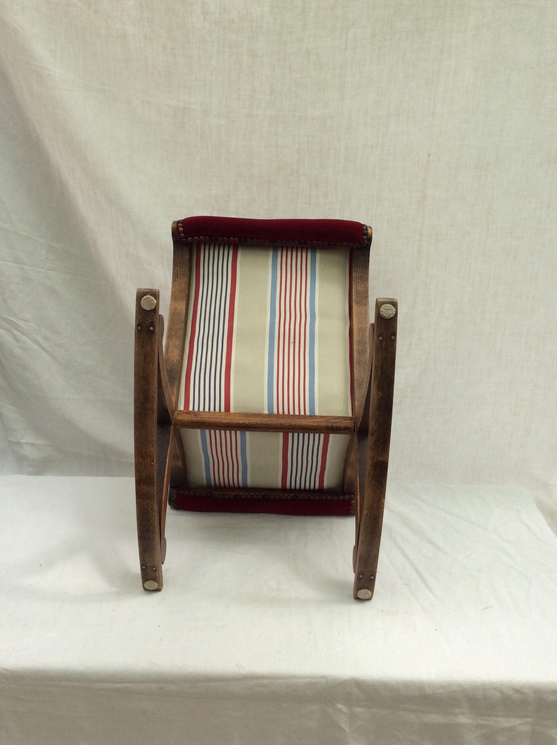 Wooden swing tabou/rest feet and dark red fabric dimension: H-38xL-54xPr-35cm-