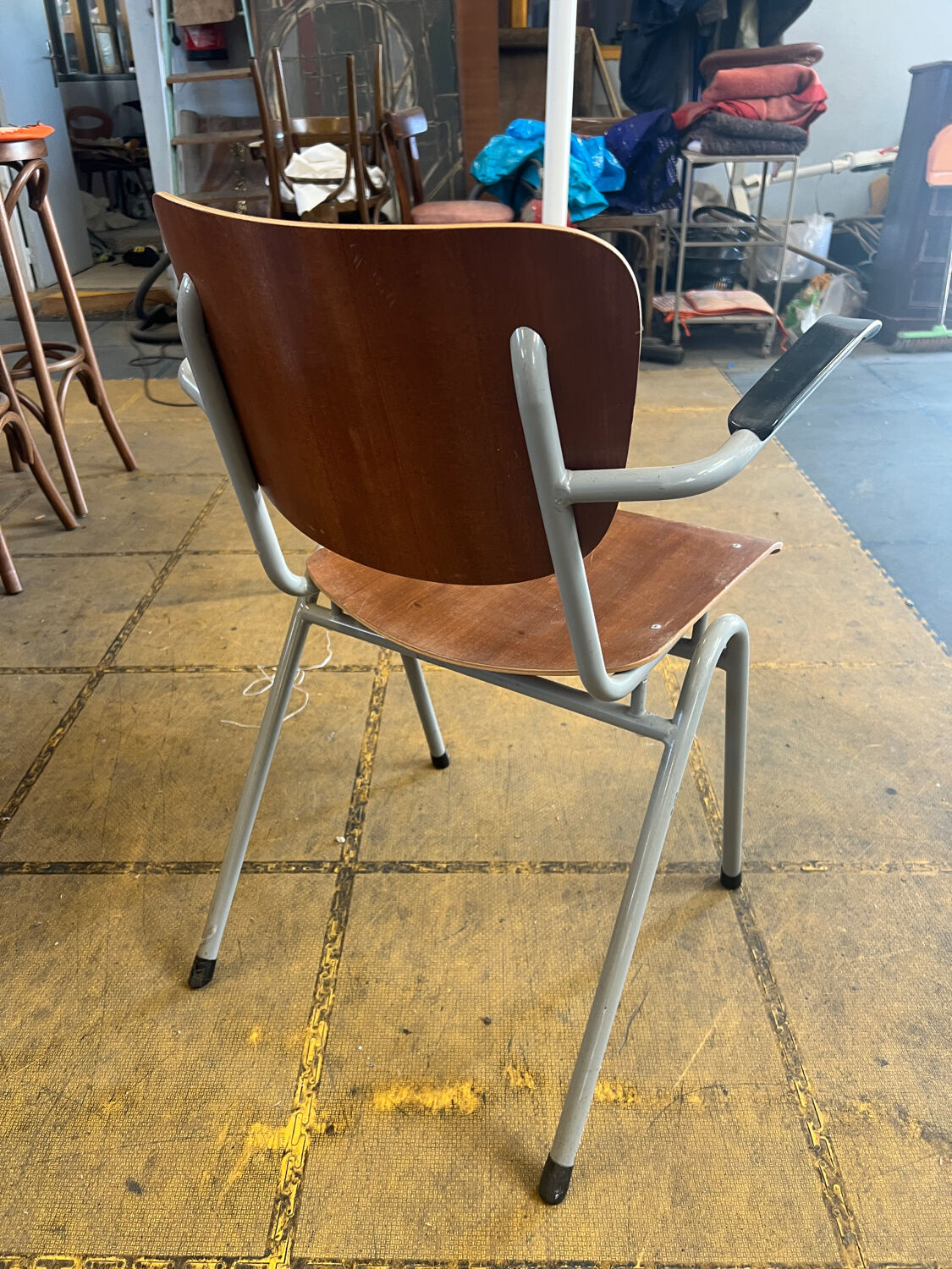Lot de 14 chaises d’école scandinaves