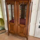 Vitrine en noyer, verre & miroir, style louis xv