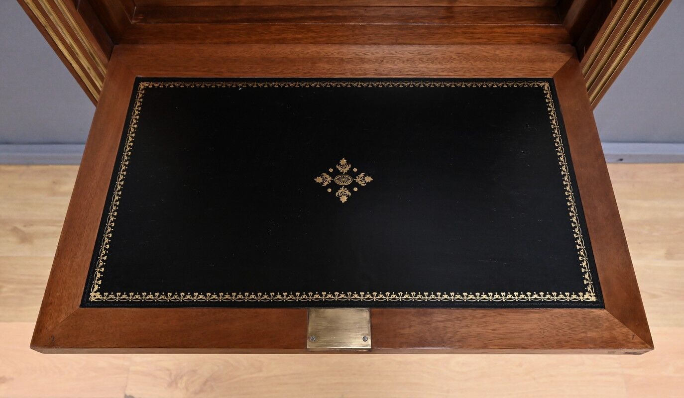 Secrétaire en acajou, style Louis XVI, époque Napoléon III – 2ème partie XIXe