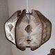 Paire de suspensions vintage en bois et pailles de rotin.
