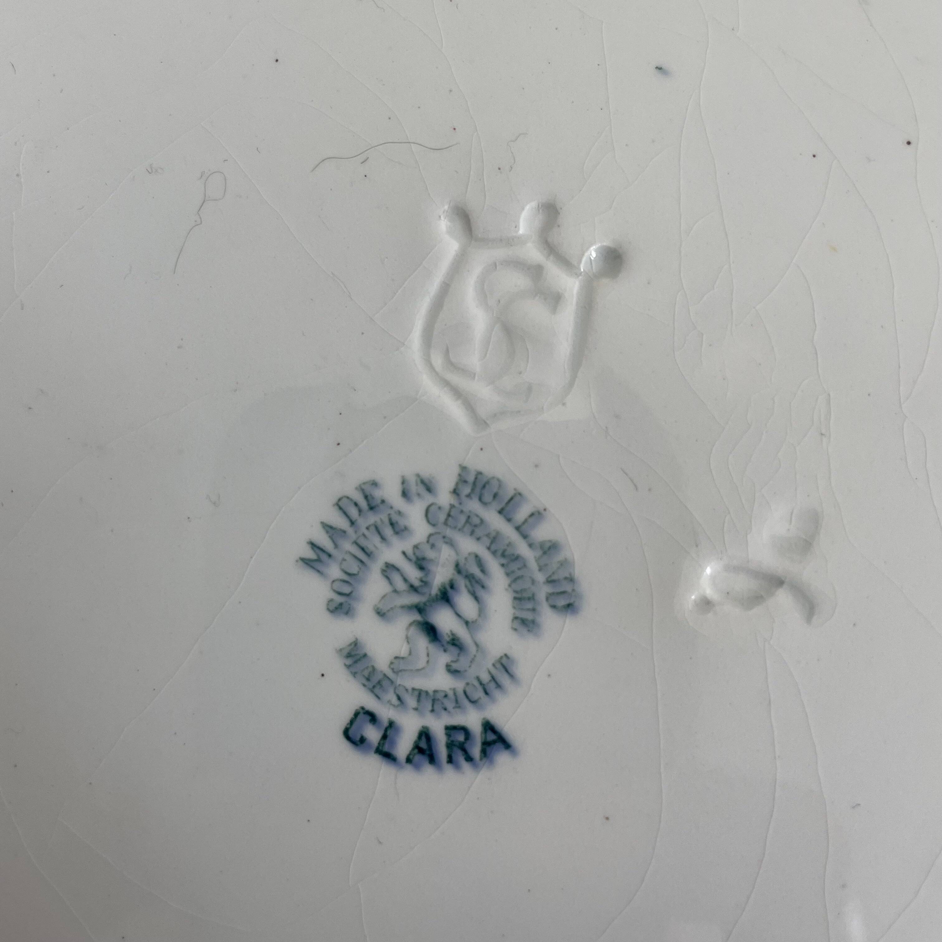 Round dish 30 cm in Maastricht earthenware, Clara model