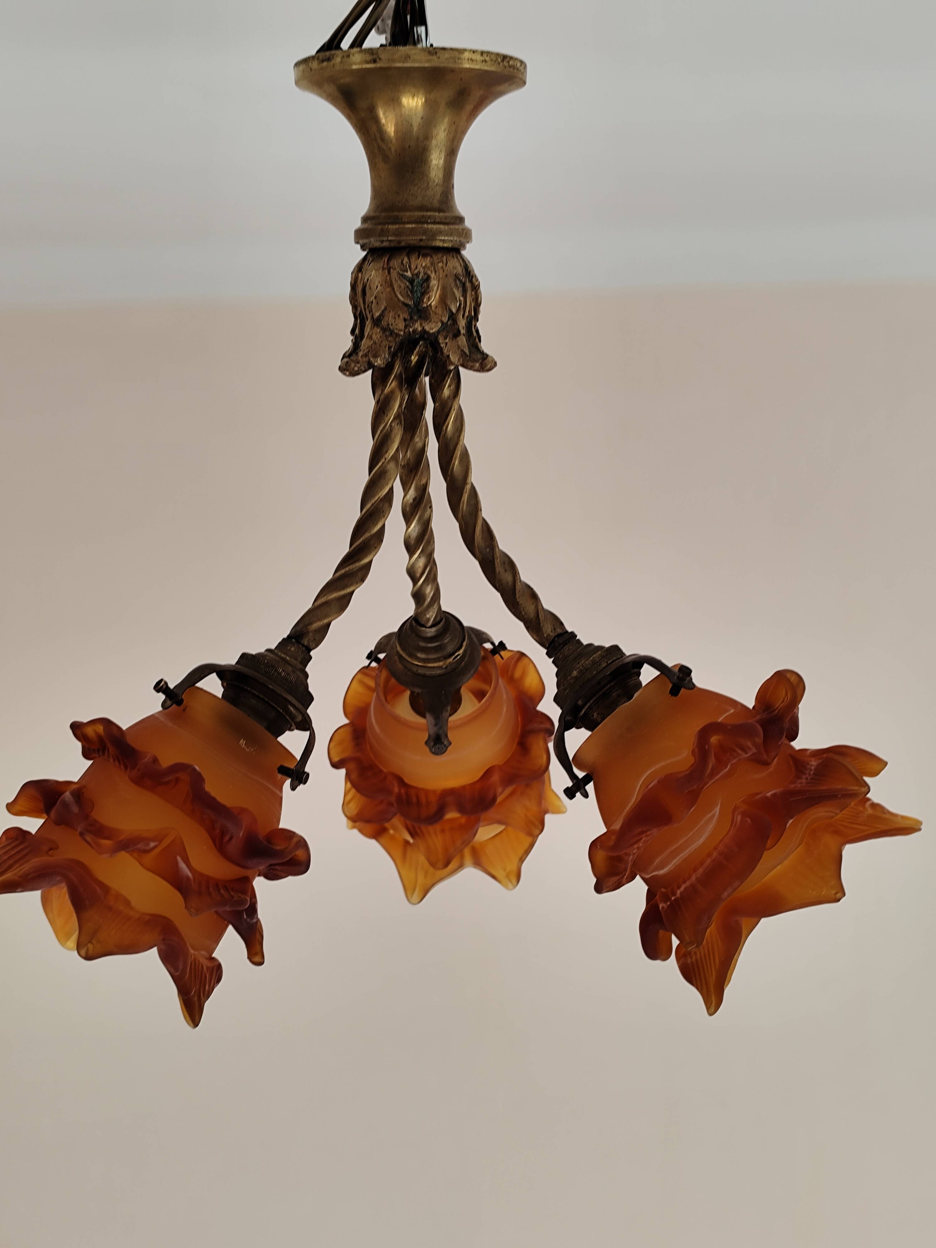 chandelier in Rococo style made of gilded bronze with 3 branches and tulips
