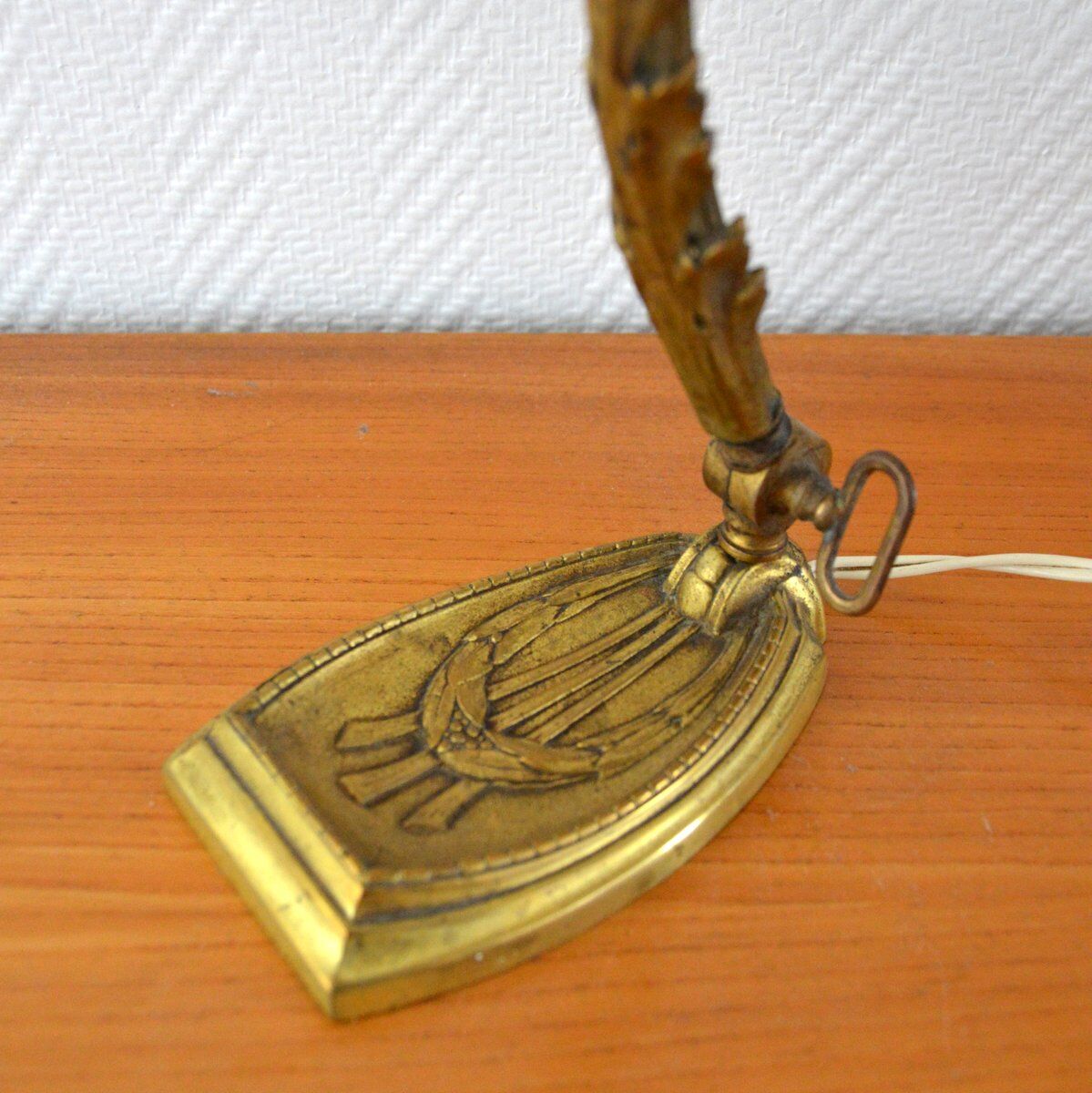 Bronze and opaline Art Nouveau lamp