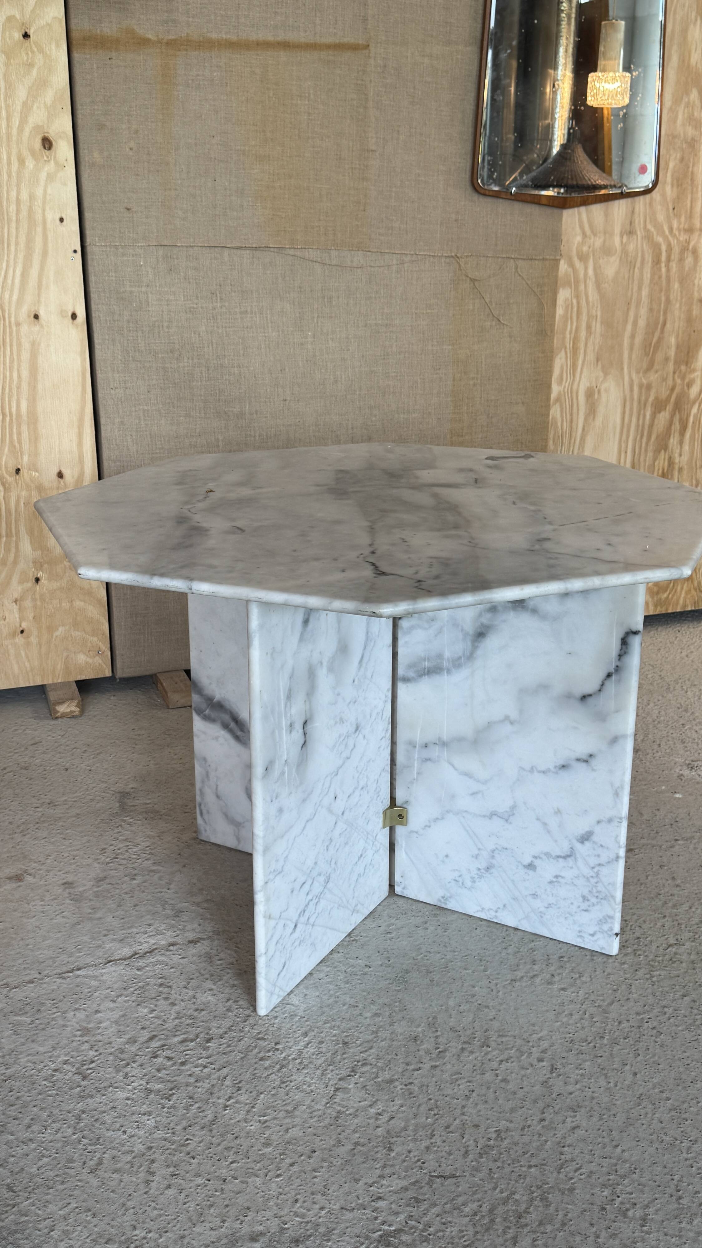 Table à manger en marbre