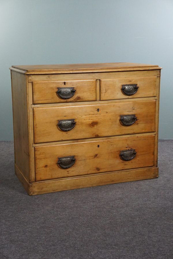 Commode anglaise ancienne en pin