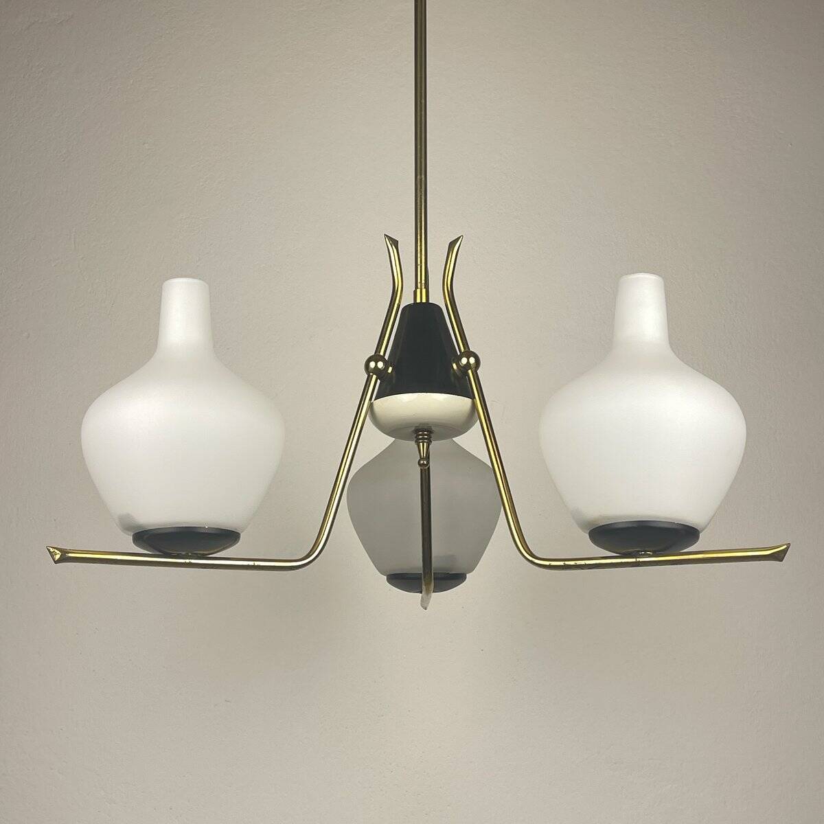 Modern Italian chandelier from the mid-century Stilnovo, 1950s.