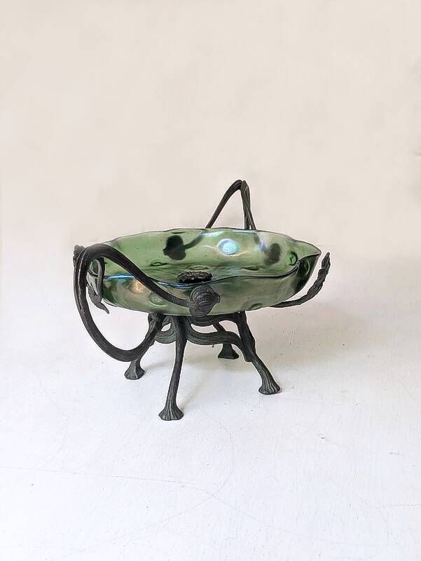 Art Nouveau cup in iridescent glass and bronze-style metal