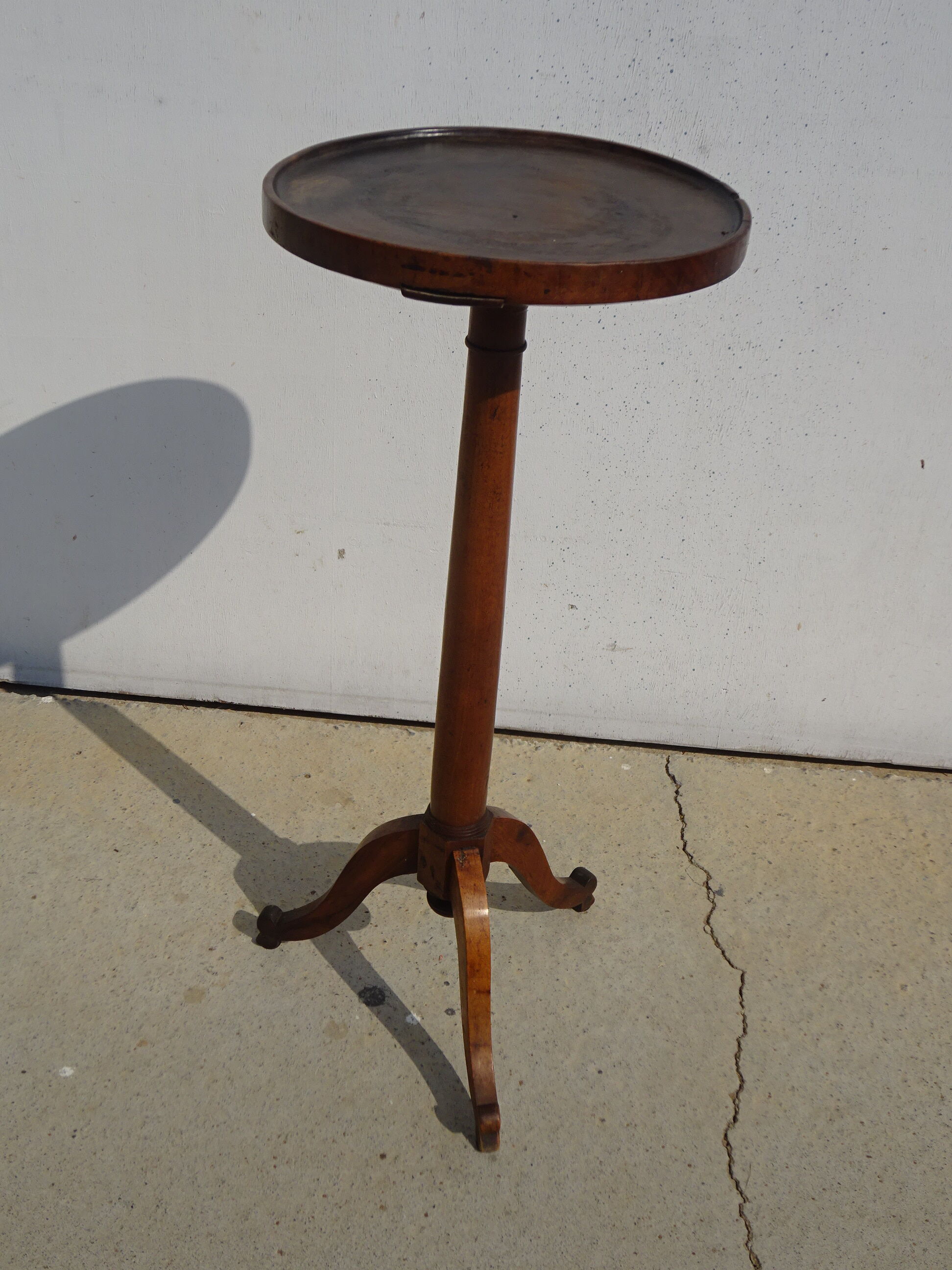 Oak tripod pedestal table