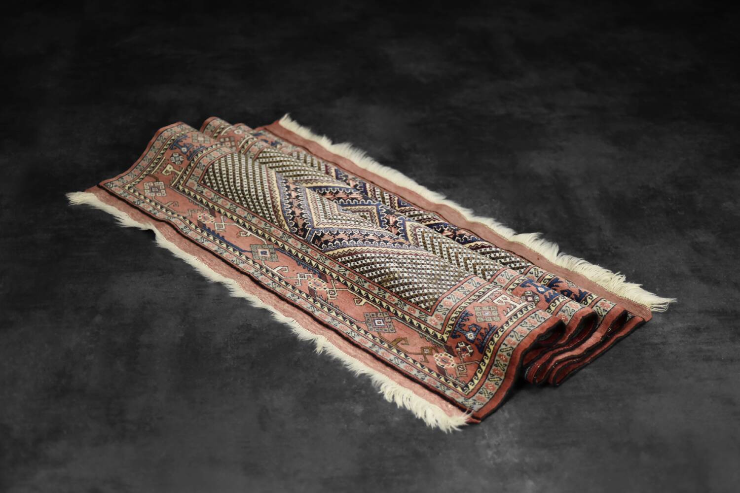 Vintage Hand-Woven Oriental Shiraz Rug, 1960s