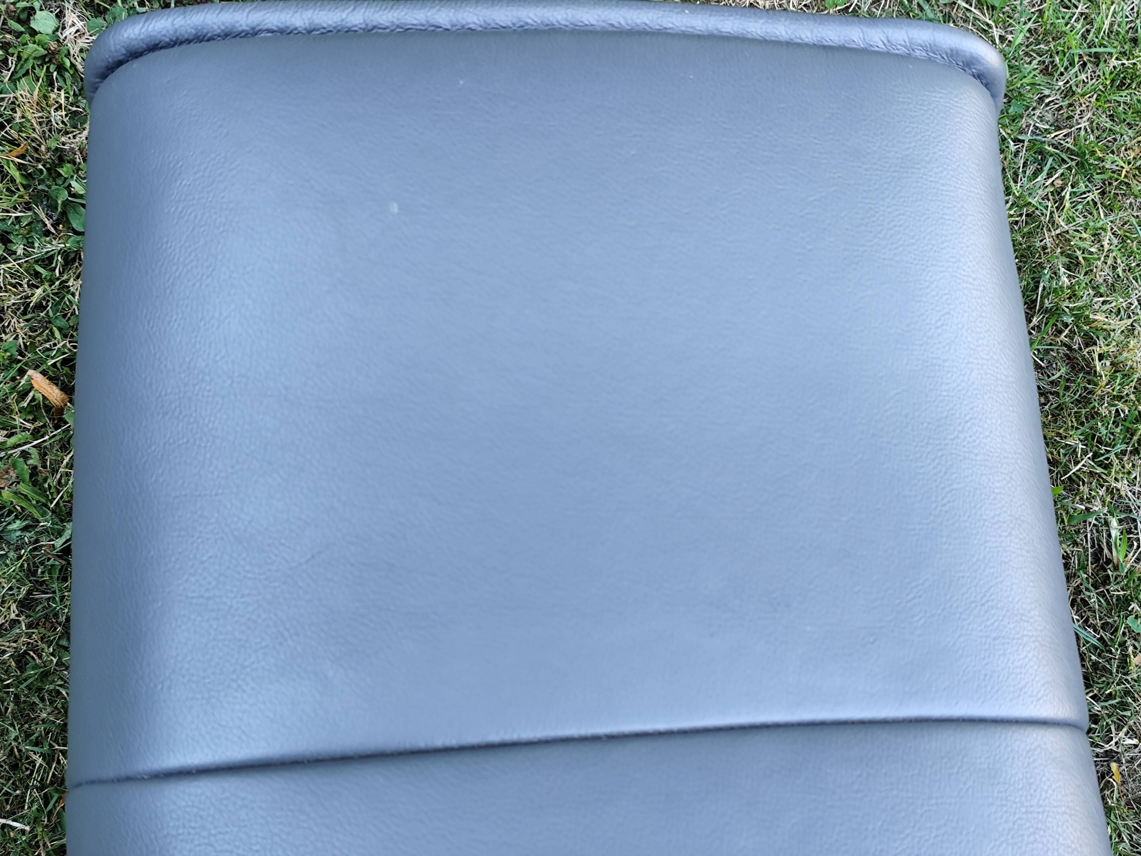 Stressless City armchair with footrest/ottoman, grey