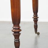 Bureau anglais ancien du XIXe siècle avec plateau en cuir noir
