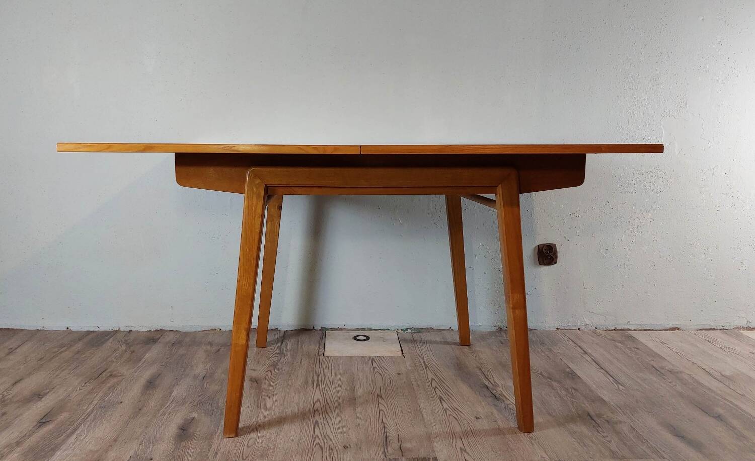Table extensible en ronce de noyer, Vintage Tchèque 1960s