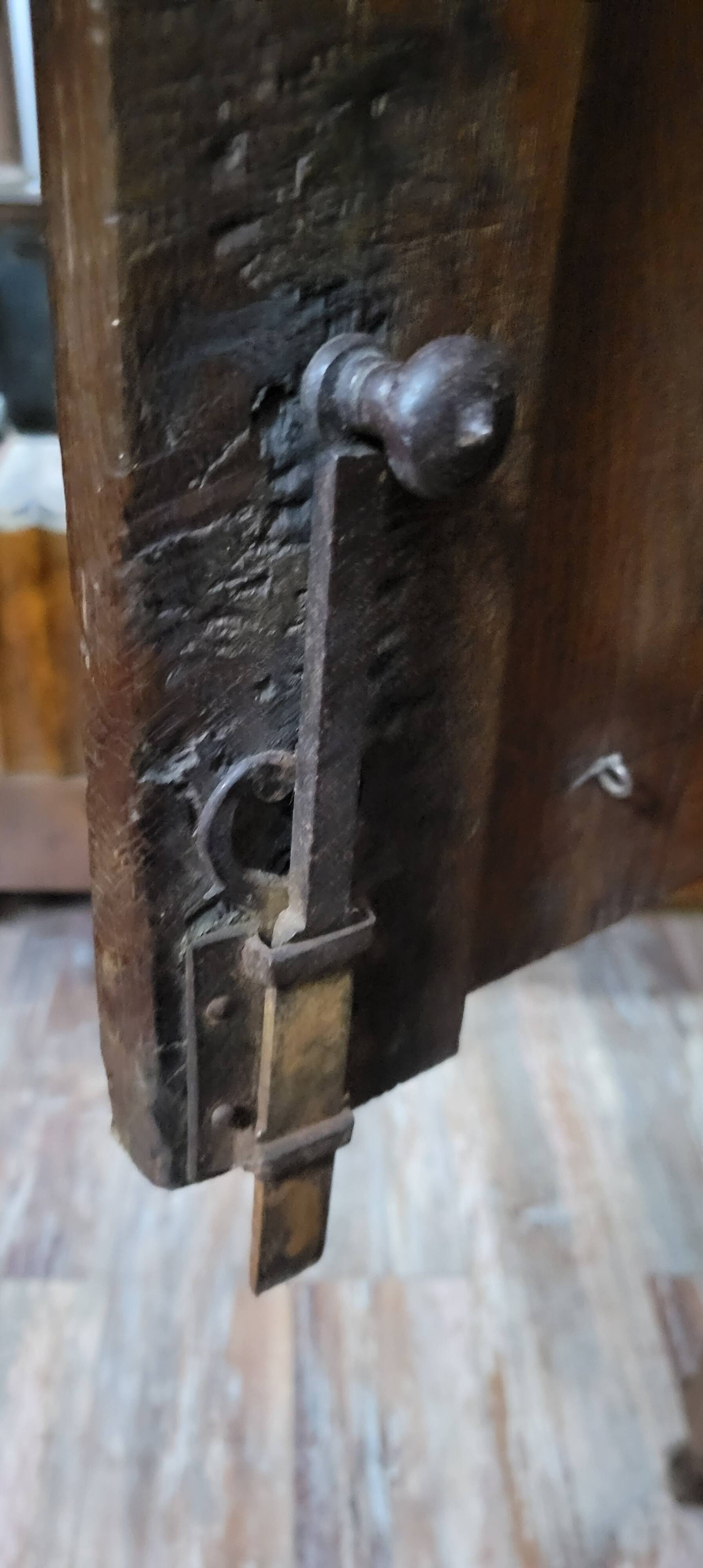 Buffet-Bibliothéque a deux-corps époque Louis XV, réalisé en chêne massif