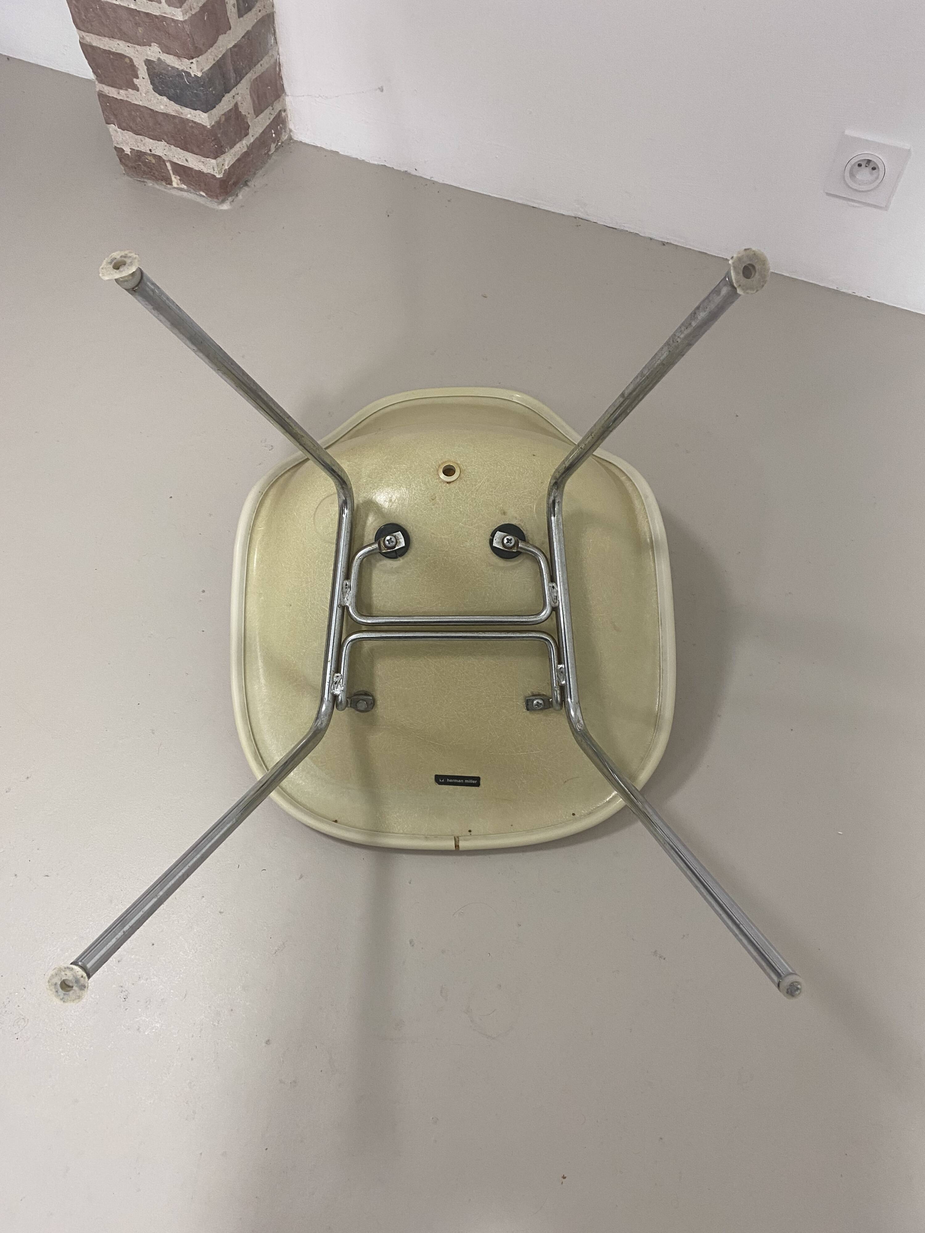 Set of 4 DSW Eames chairs – Herman Miller (1952)