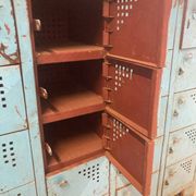Workshop furniture with 20 blue lockers