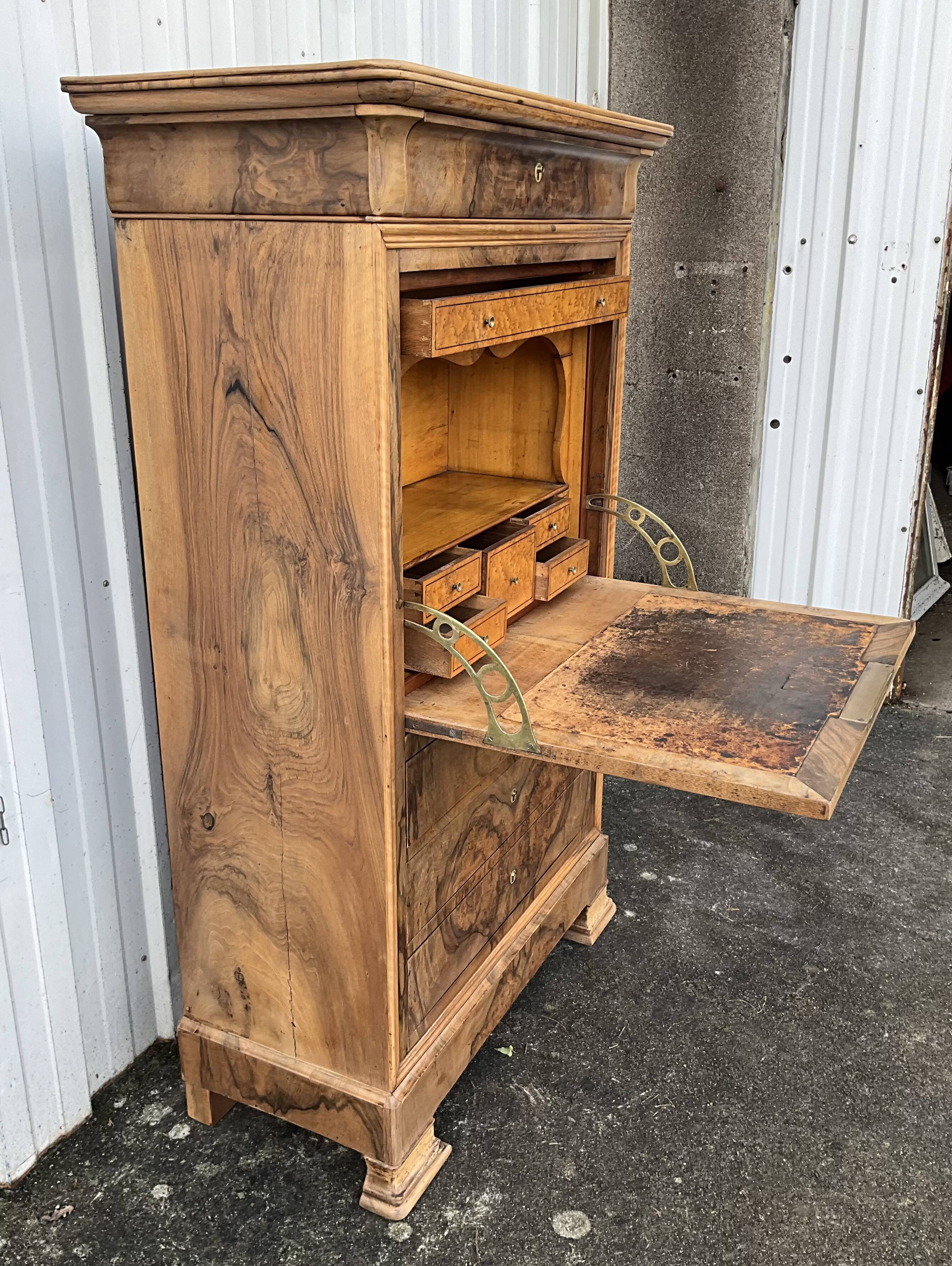 Louis-Philippe secretary, mid-19th century, in walnut burl.