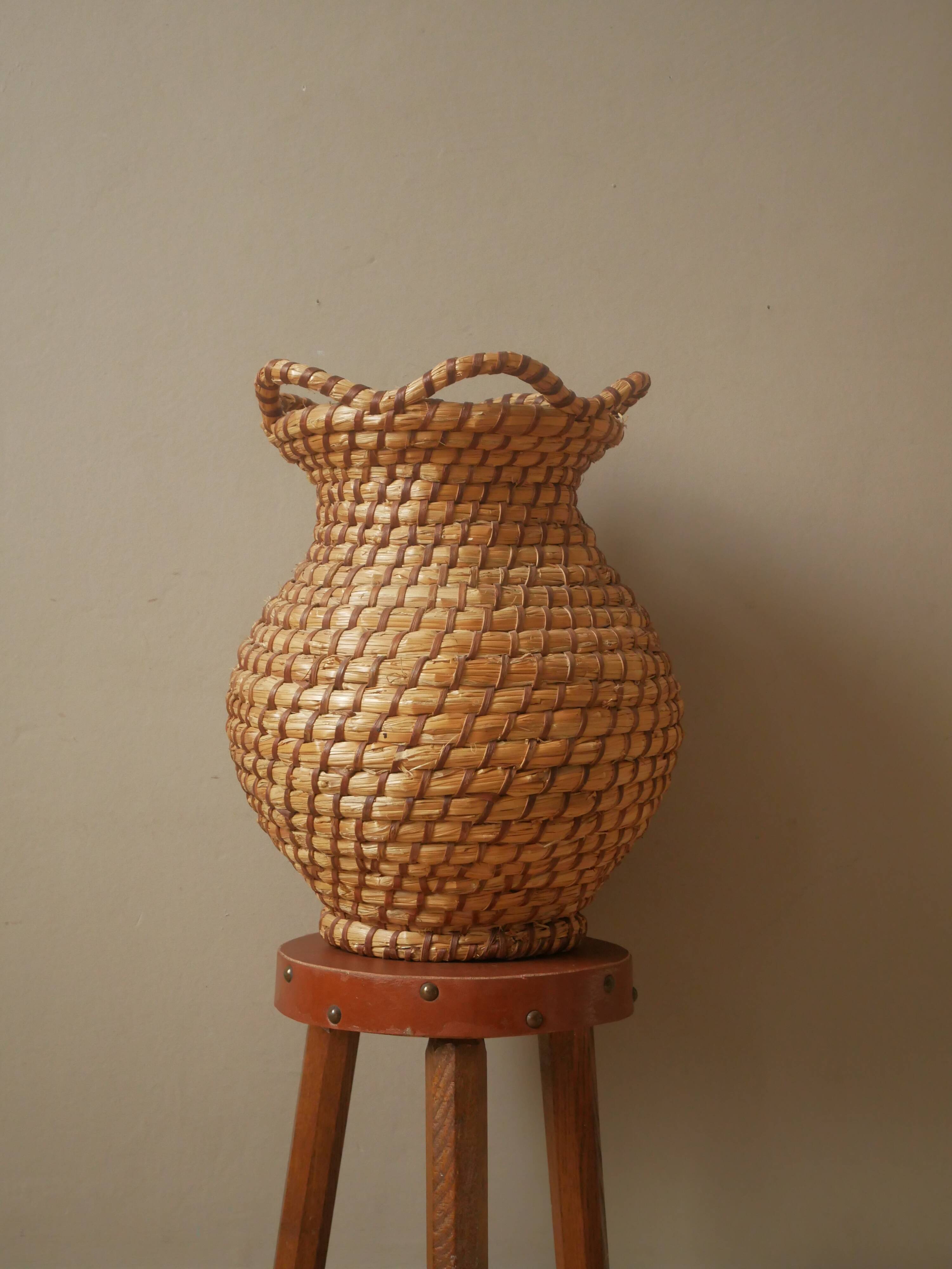 Vase braided natural fiber ethnic decoration tribal bohemian countryside artisanal manufacturing jar