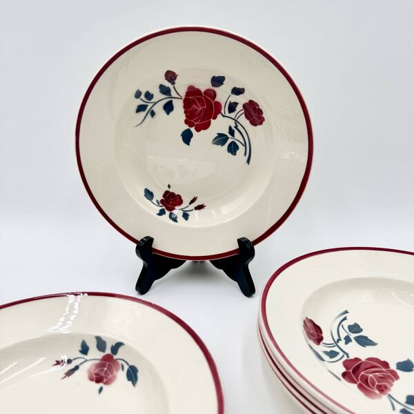 9 assiettes à soupe Badonviller modèle ''Les Roses'' années 50