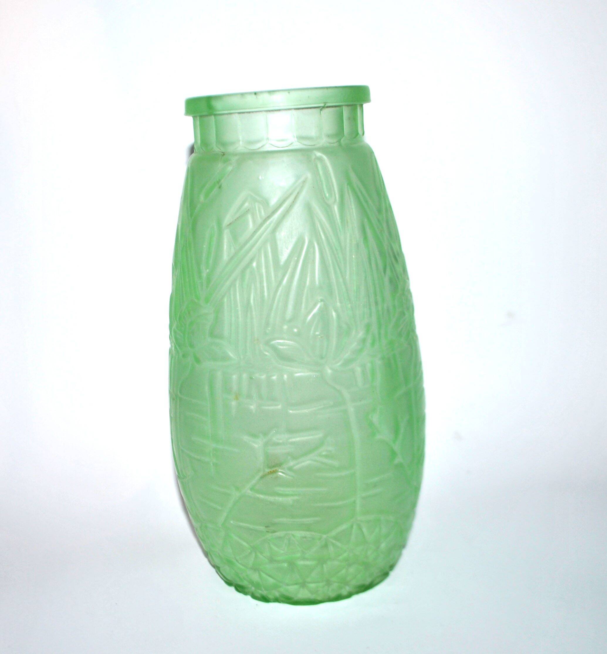 Large art deco vase in uranium-bearing dichroic green glass