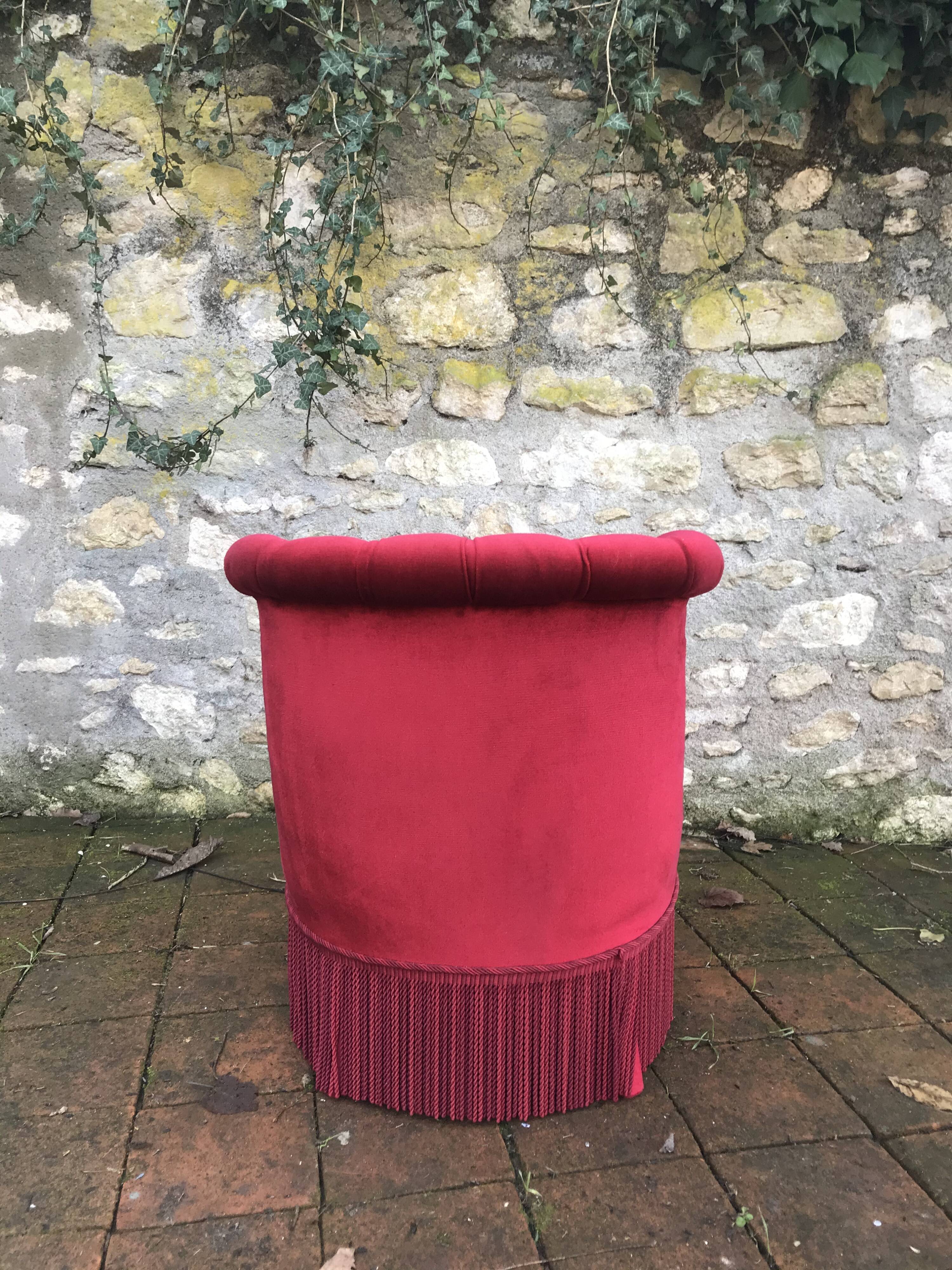 Red velvet toad chair