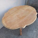 Solid wood pedestal table