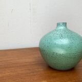 Mid-century German minimalist studio pottery vase by Siegfried Gramann for Töpferhof Römhild, 1960s.