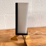 Tripod table lamp