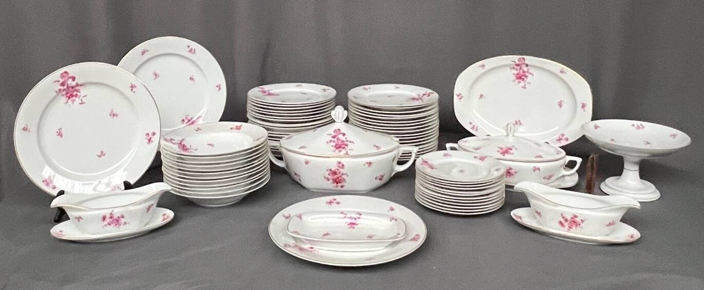 Thun. Bohemia. Dinner service for 12 people.