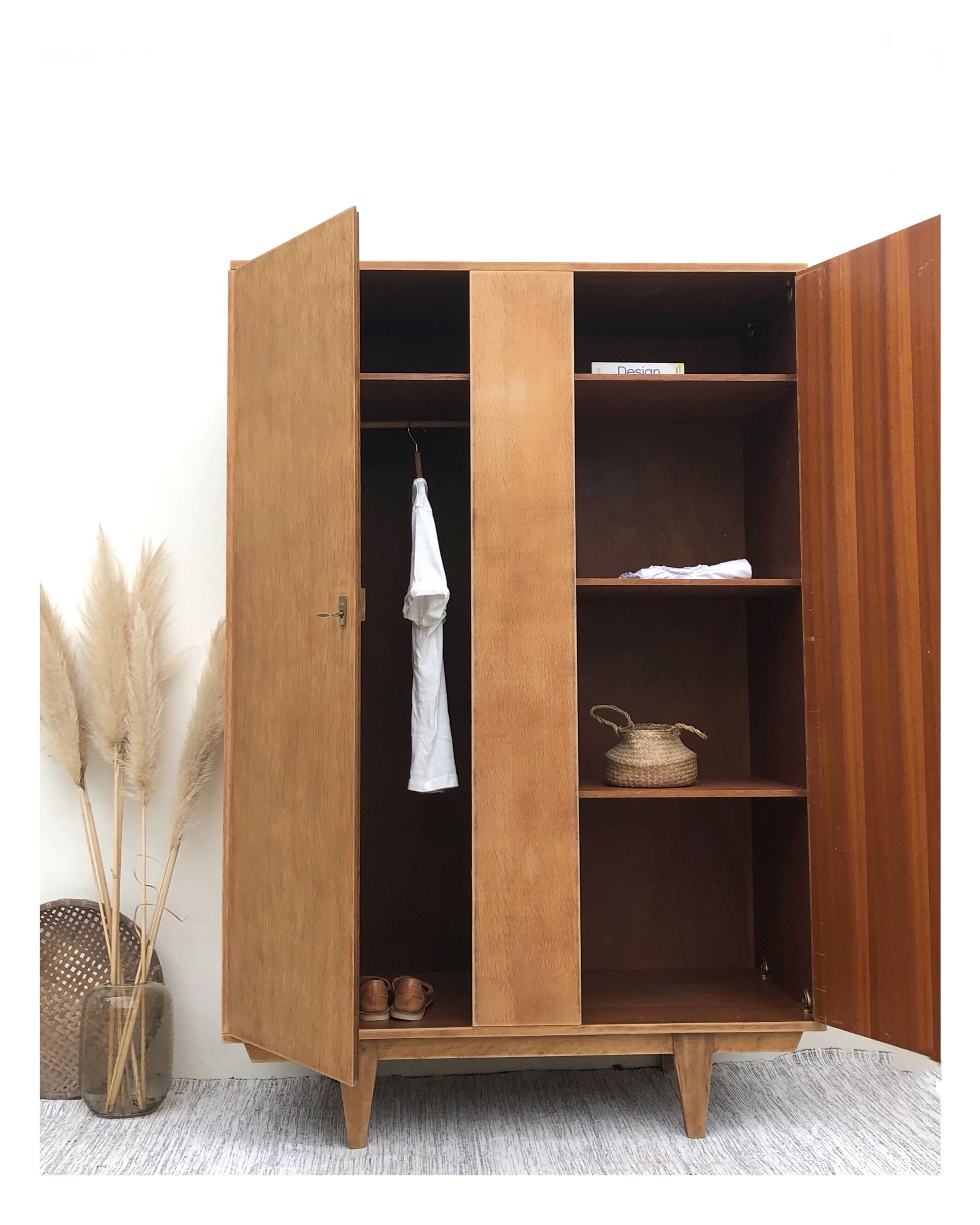 Armoire vintage