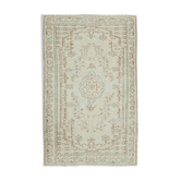 Tapis beige oriental rustique fait à la main 163 x 267 cm