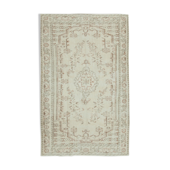 Handmade rustic oriental beige rug 163 x 267 cm