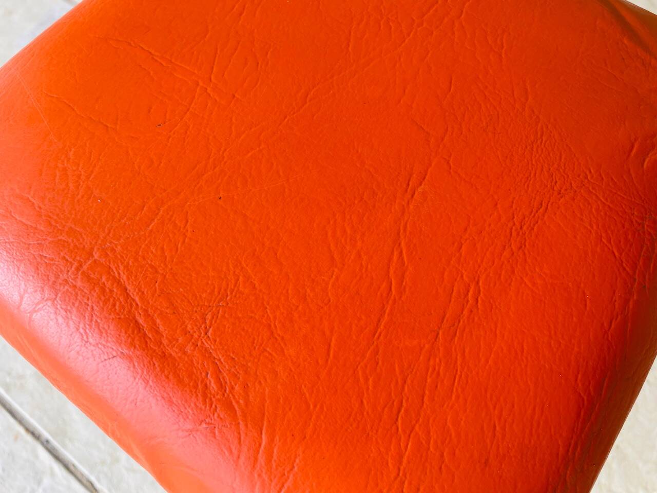Tabouret vintage skaï orange et pieds chrome circa 70s