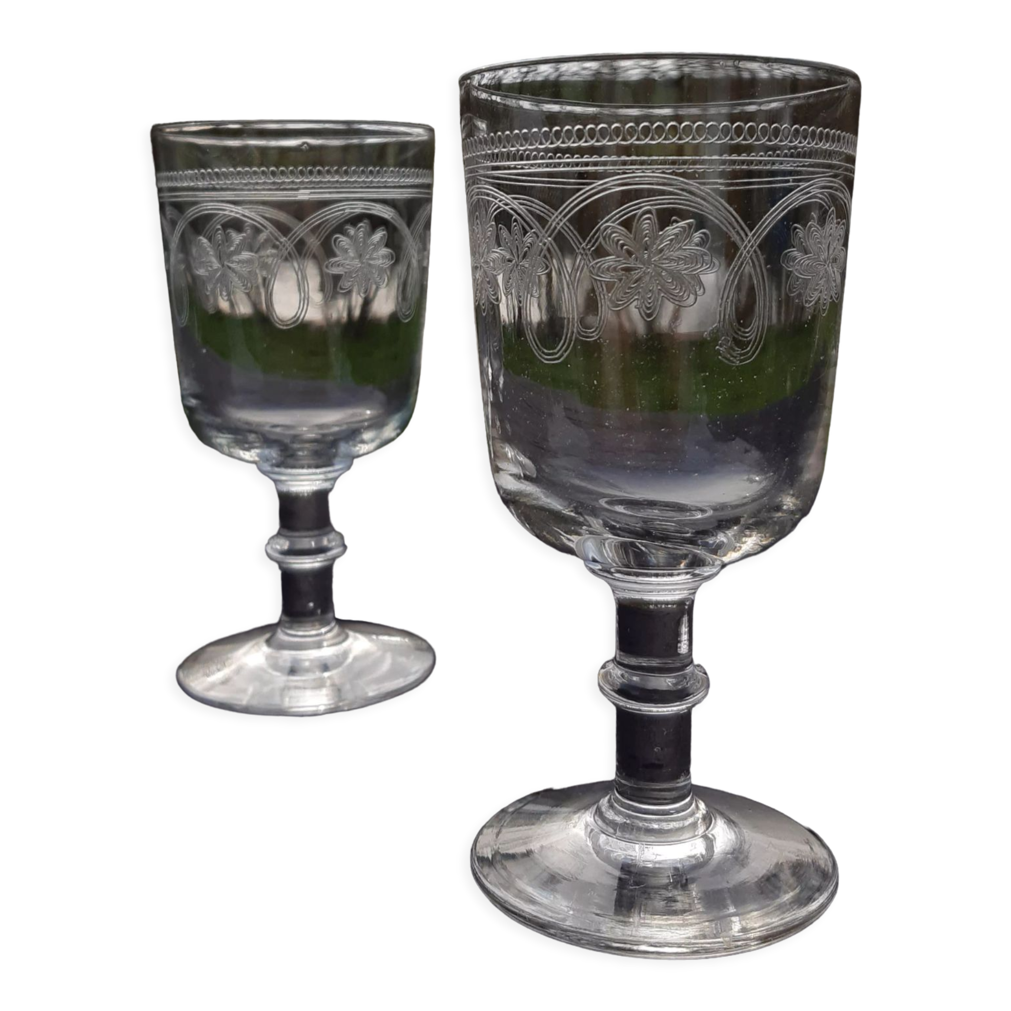 2 antique wine glasses late nineteenth early twentieth guilloches Baccarat Saint Louis