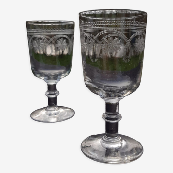 2 verres à vin anciens fin XIXeme début XXeme guilloches Baccarat Saint Louis