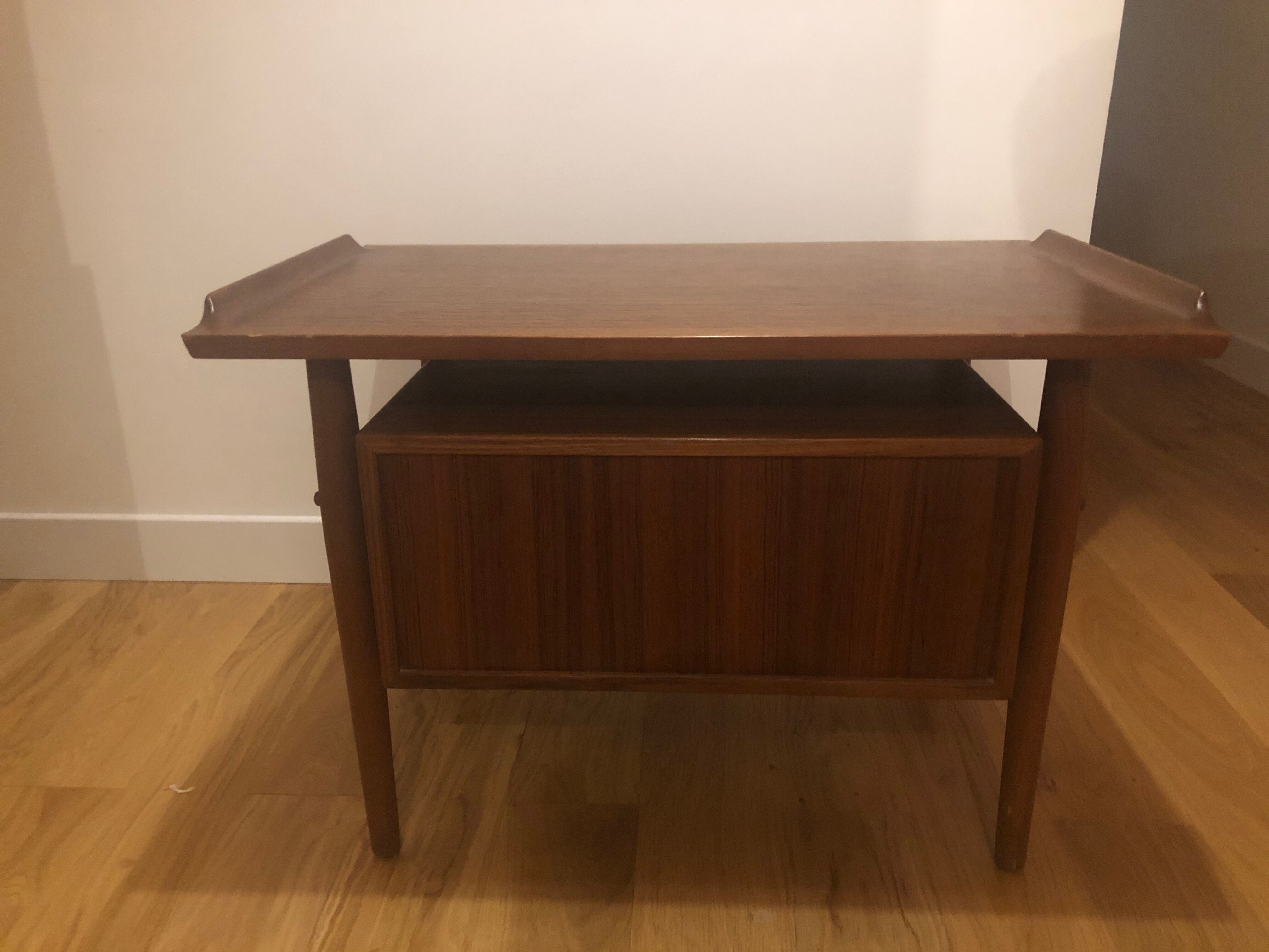 Arne Vodder side table