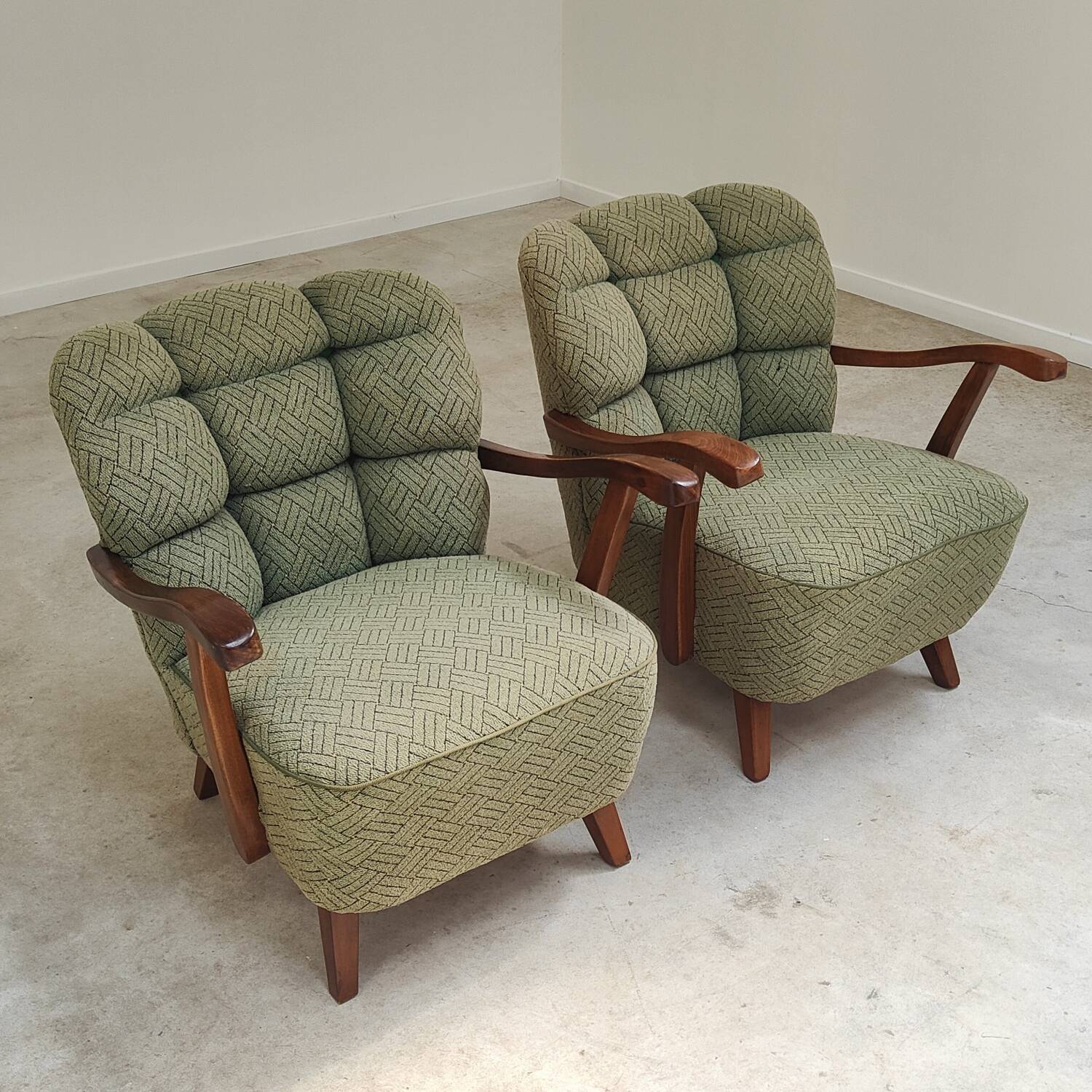 Paire de fauteuils Halabala vert par Druzba Bratislava B-609 année 59