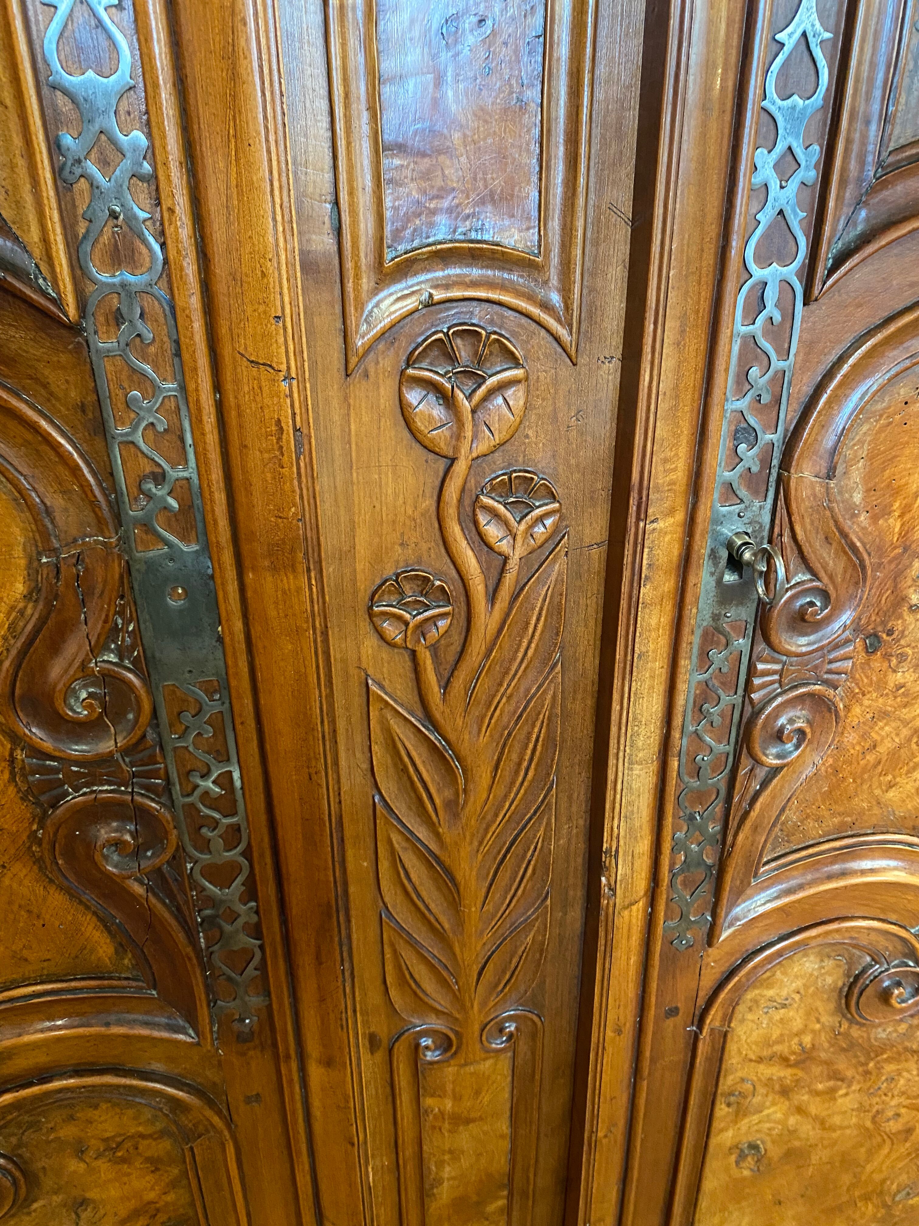 Bressane cabinet dated 1863, in walnut, ash and ash magnifying glass