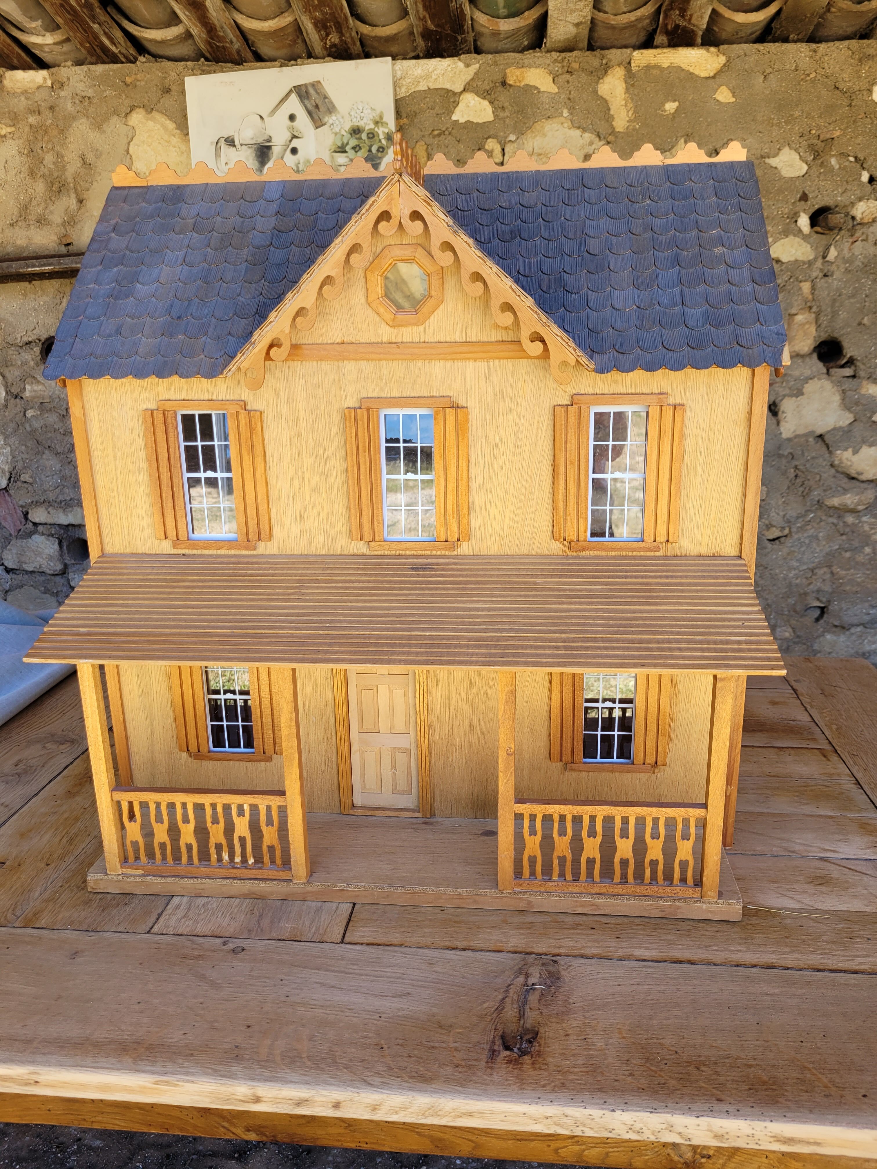 Artisanal cottage house for dolls