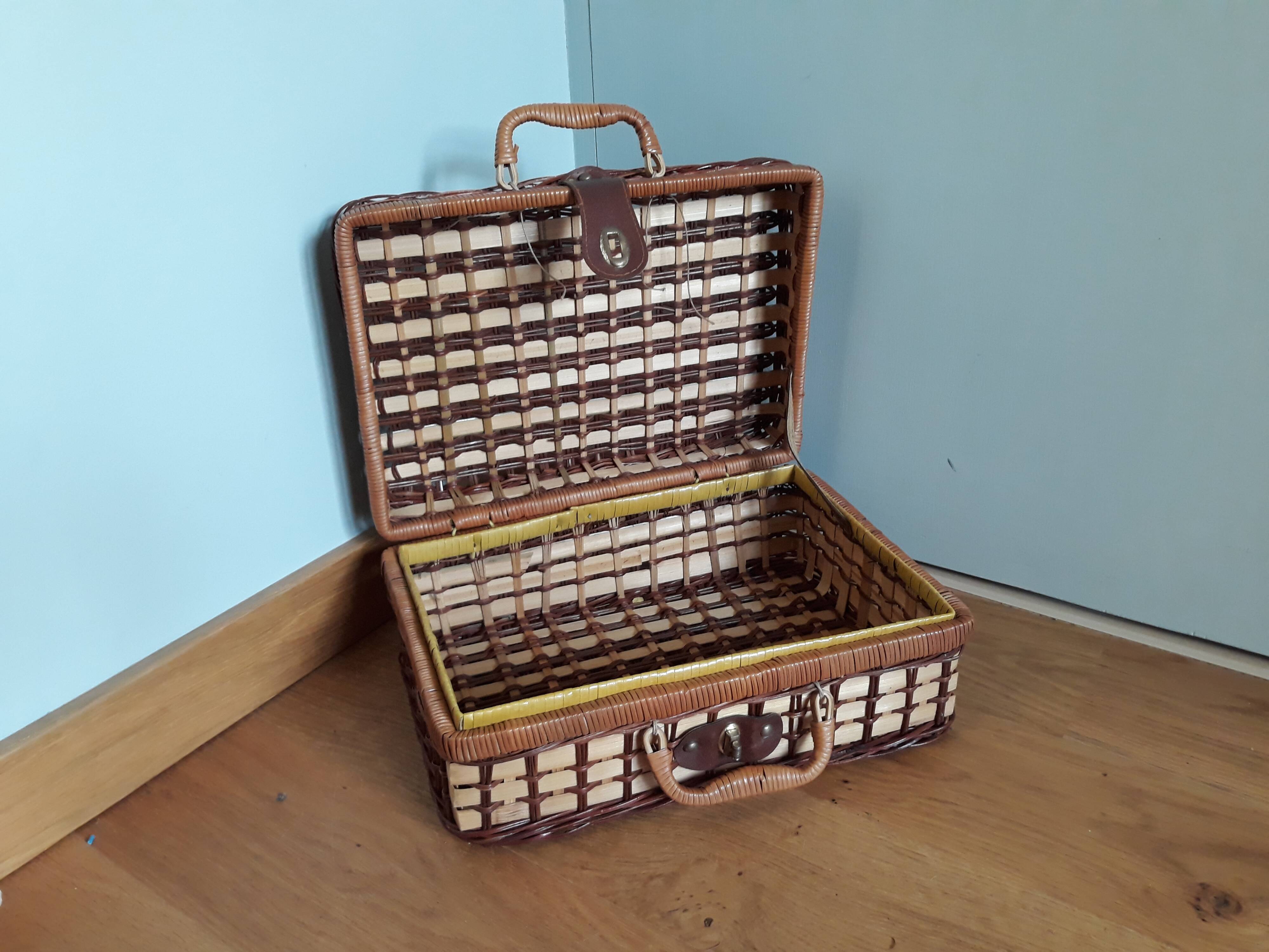 Wicker rattan suitcase