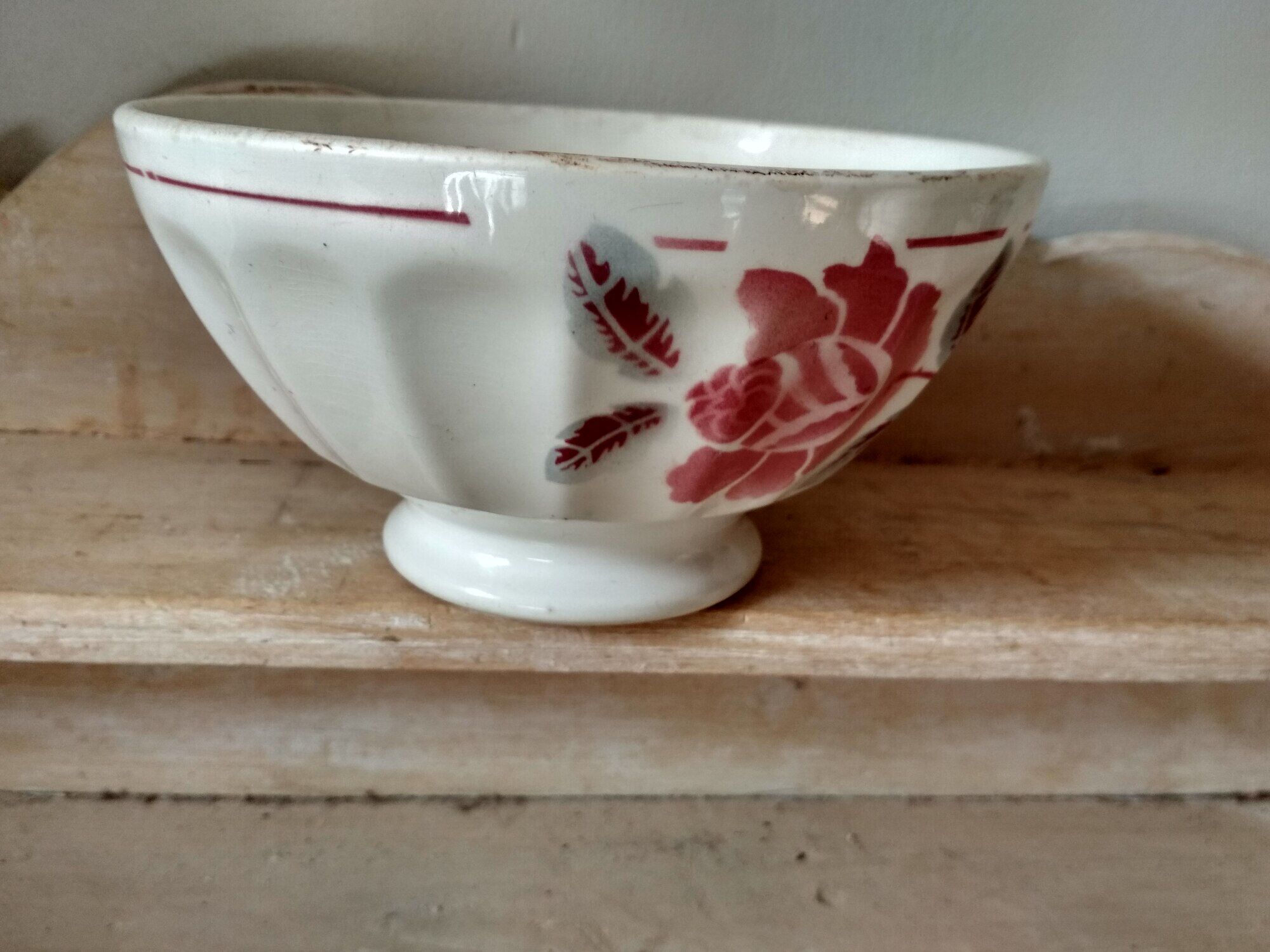 Ceramic bowl with pink flower décor