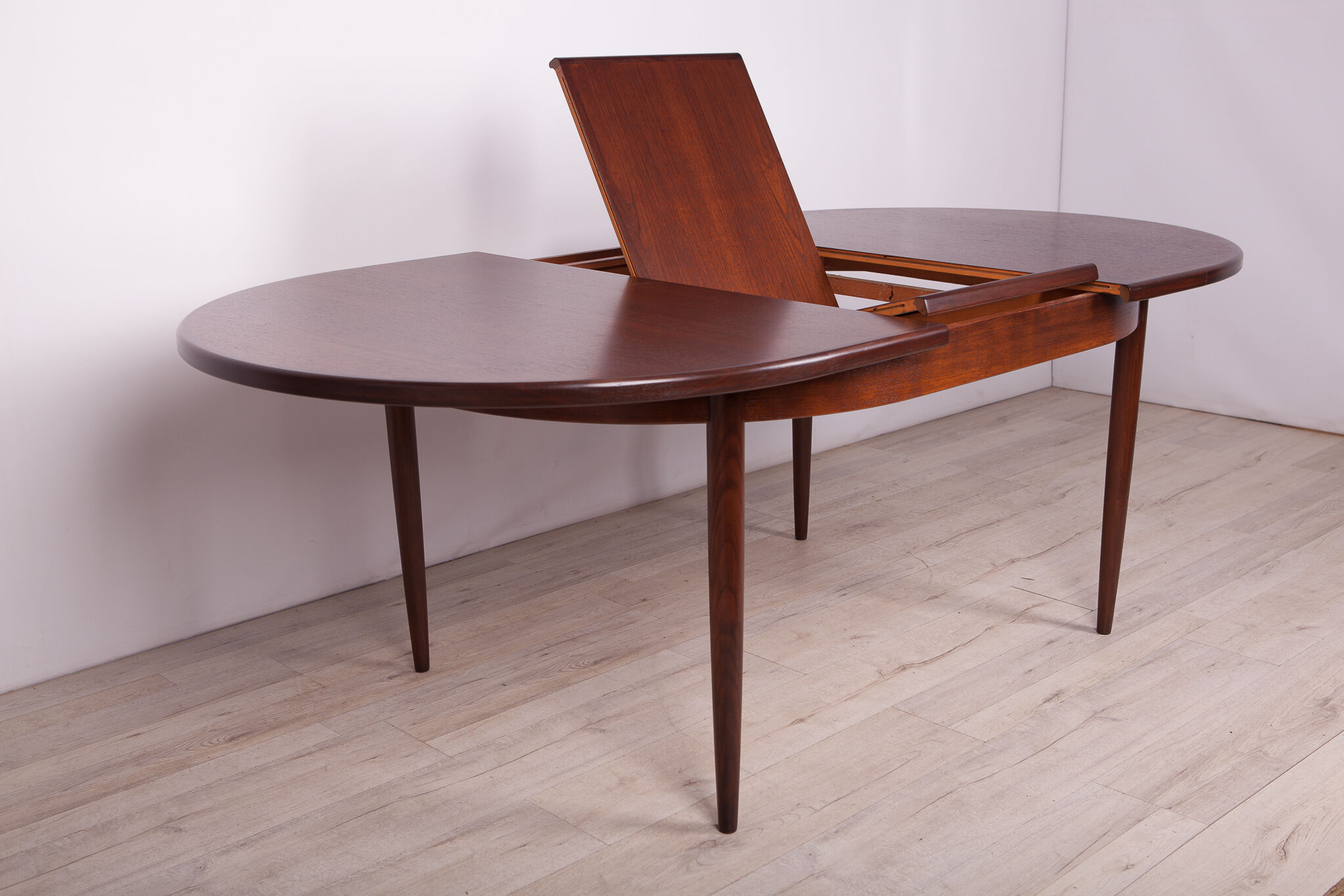 Mid century teak dining table from g-plan, 1960s