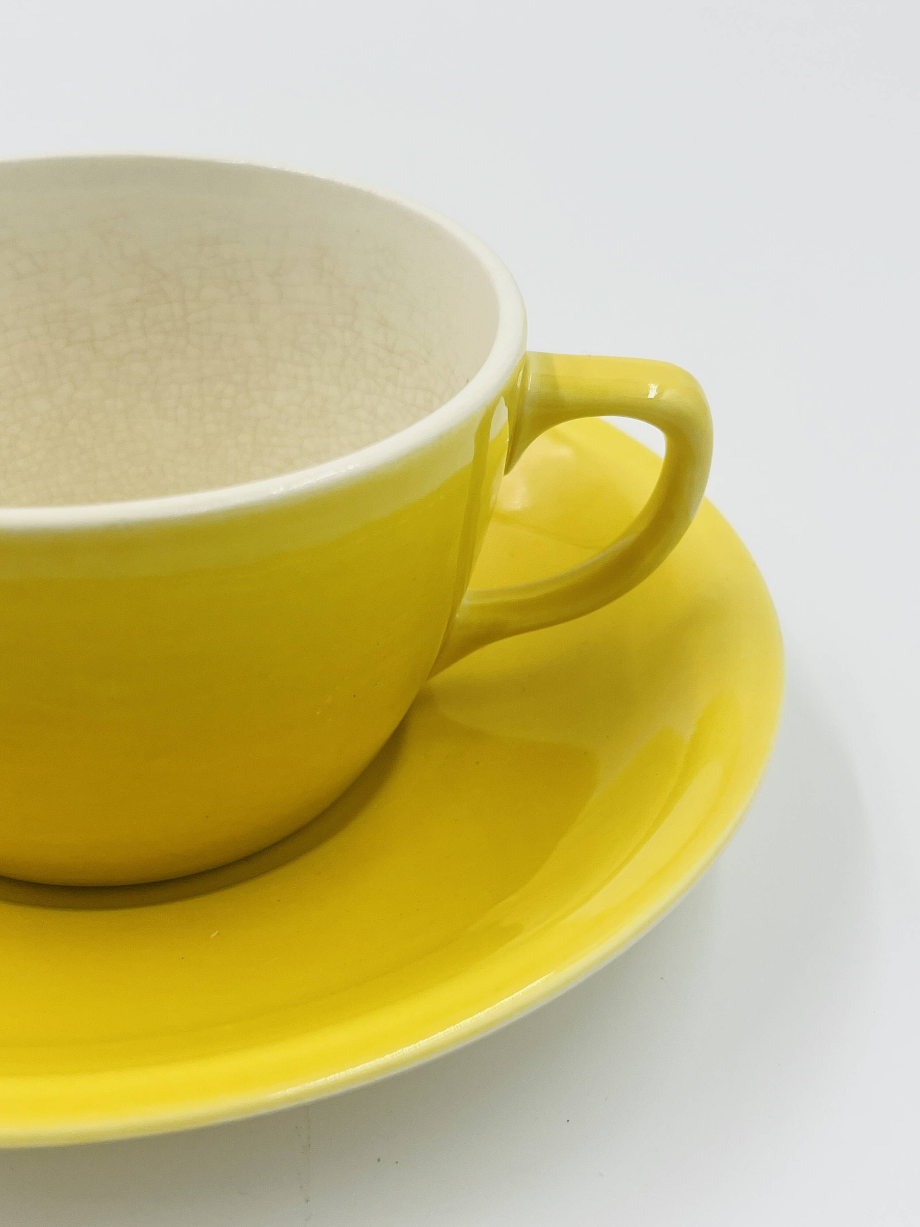 Service 10 tasses jaune Boch Belgique vintage