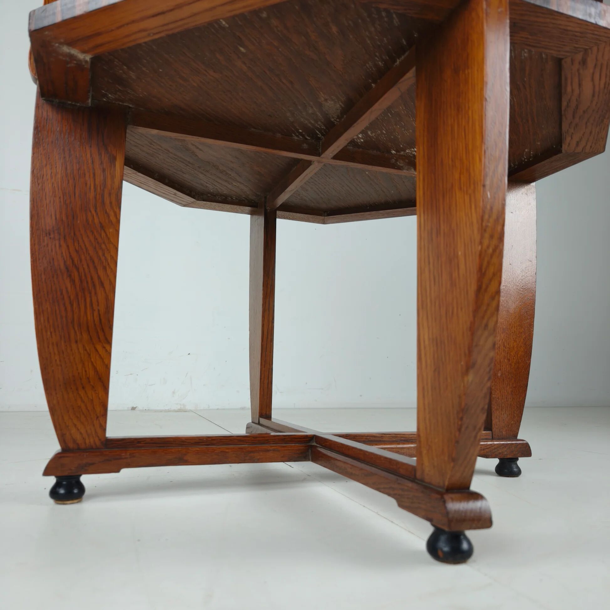 Amsterdam School coffee table – oak with veneer inlay, circa 1920