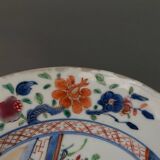 Flat plate in Imari porcelain Japan 19th century floral decoration
