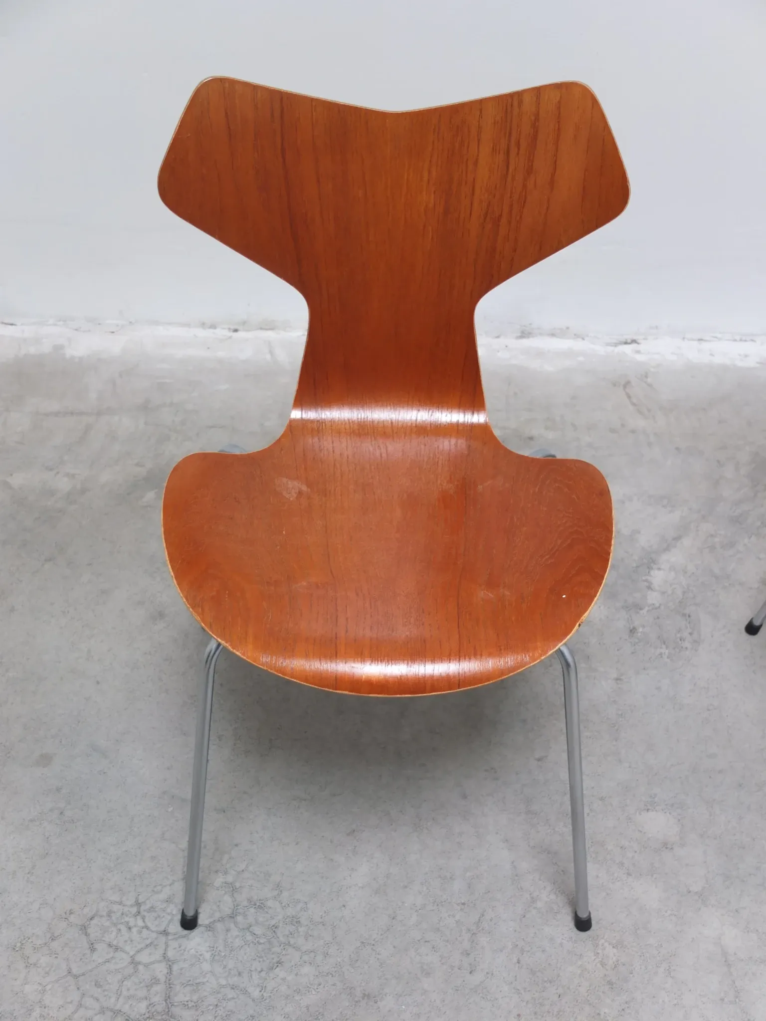 Early pair of 'Grand Prix' chairs by Arne Jacobsen for Fritz Hansen, 1957